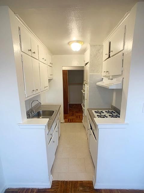 1st image of 275 Bay 37th St #1