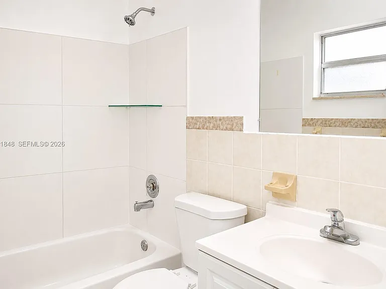 411 SE 10th St #1 — Photo 27
