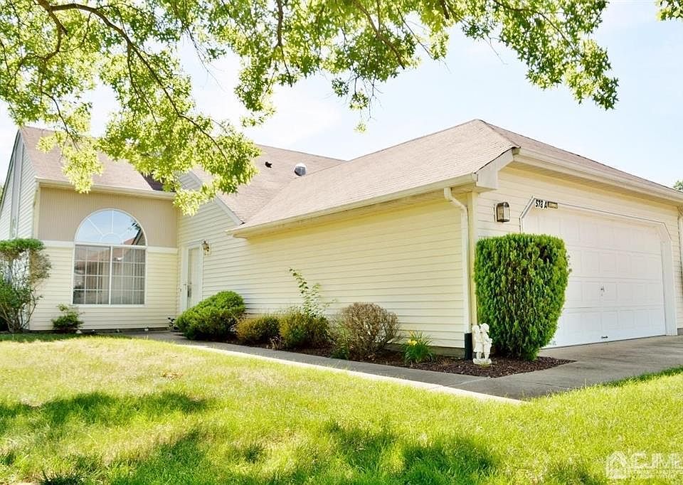 1st image of 578 Nutley Dr #A