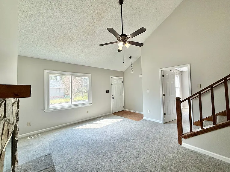 825 Rawls Dr — Photo 3
