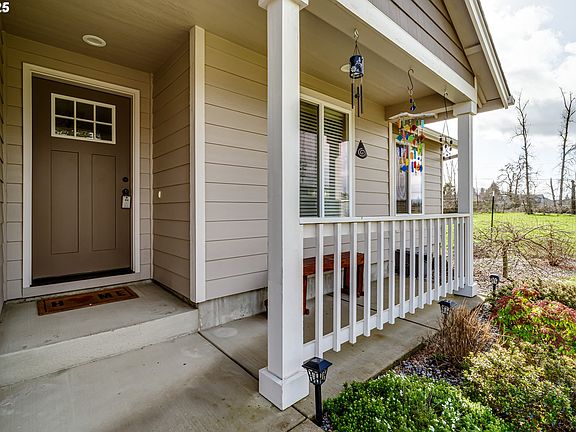 3rd image of 966 Creswood Dr