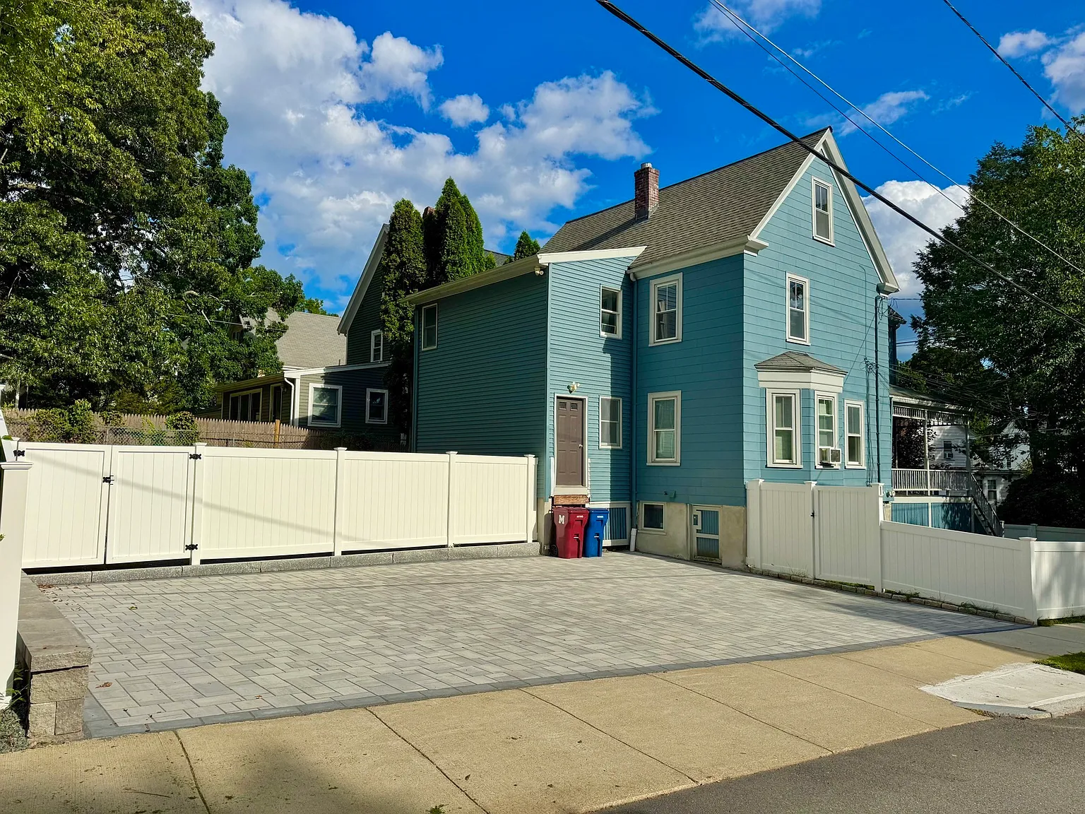 3 bed, 1.0 bath, 1400 sqft, $2,850 — Photo 2