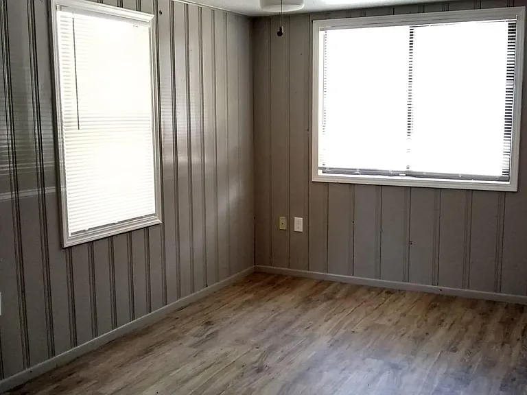 1841 Cherry Ln — Photo 12