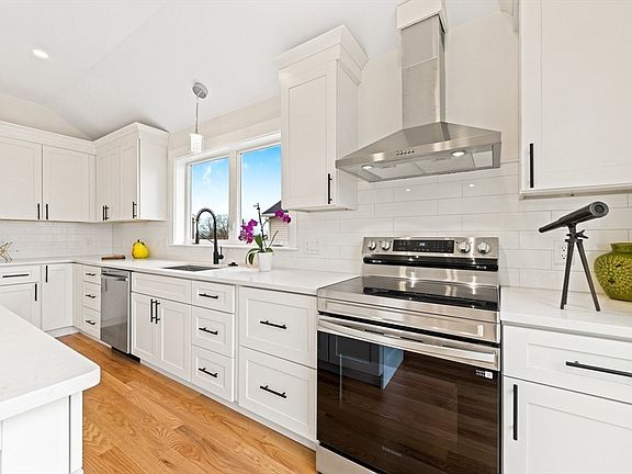 5th image of 2 Old County Rd #11