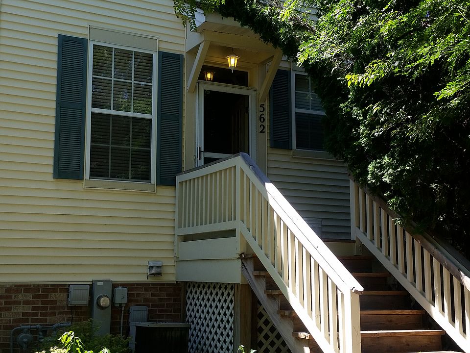 Front w/ porch