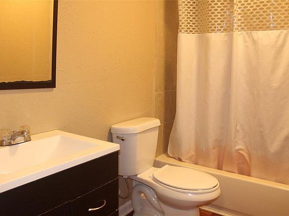 5th image of 632 SW 25th St APT A