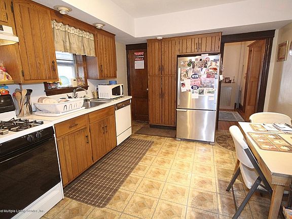 5th image of 368 Woodstock Ave