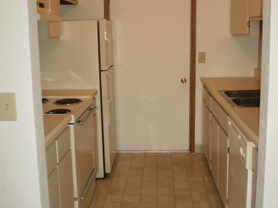 1st image of 1037 Pinegrove Dr APT 102