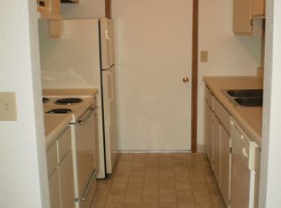 1037 Pinegrove Dr APT 102, Holland, MI 49423