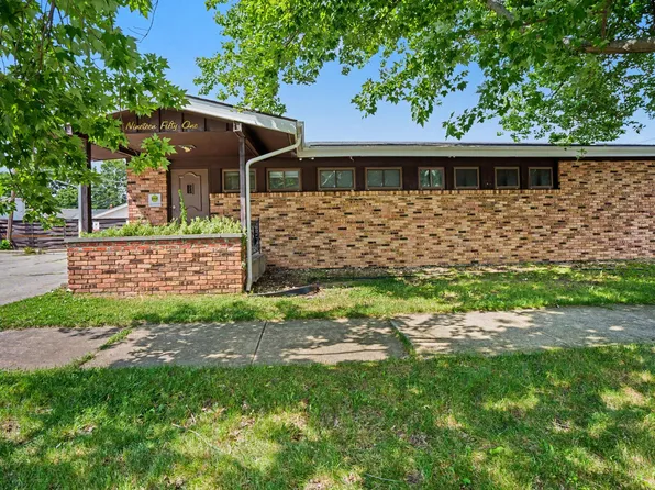 1951 E Fox St, South Bend, IN 46613