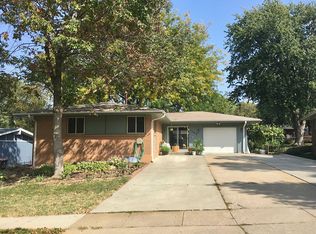1120 Carlos Dr, Lincoln, NE 68505