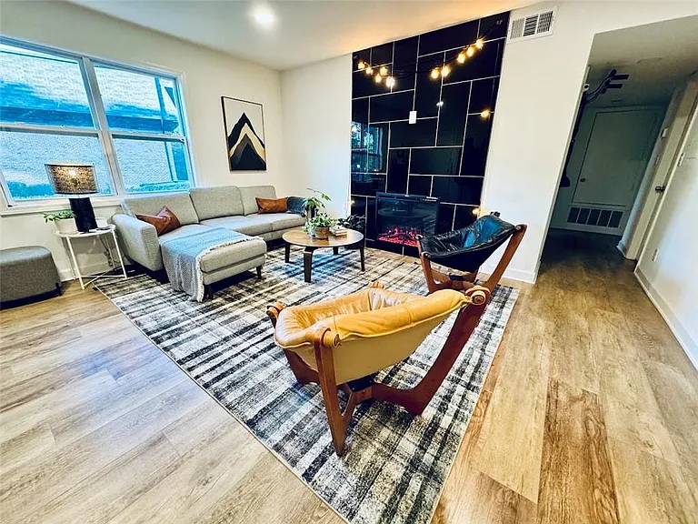 275 Winding River Dr #C — Photo 4