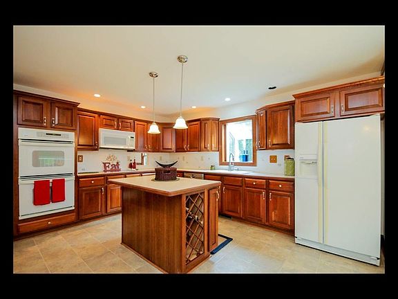 4th image of 30 Brooke Crest Ln