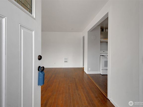 4th image of 3021 128th Street E