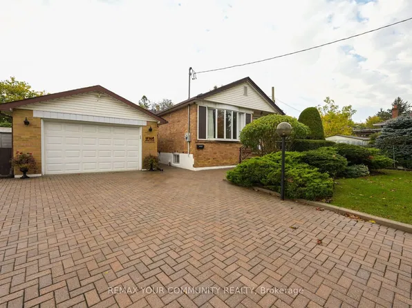 4 Hughes Pl, Toronto, ON M1R 2B8