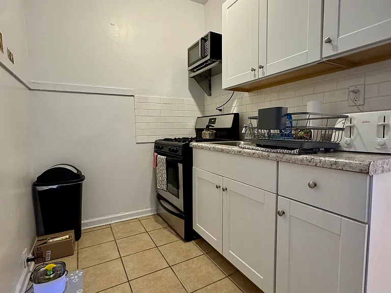 4350 N Ashland Ave — Photo 5
