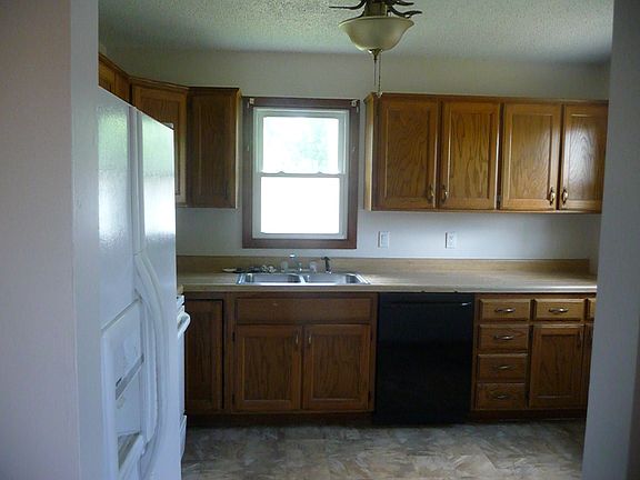 4th image of 412 Guinevere Dr