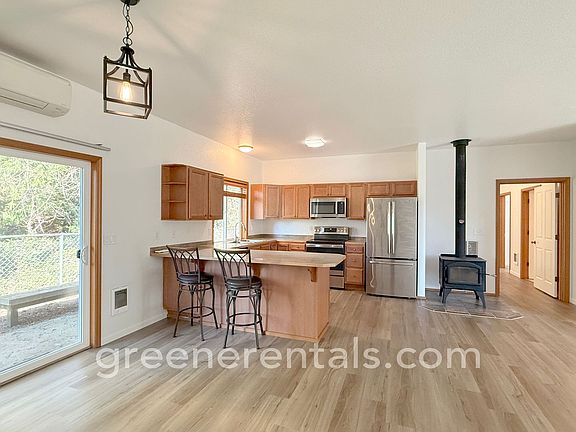 3rd image of 3613 Lorne St SE