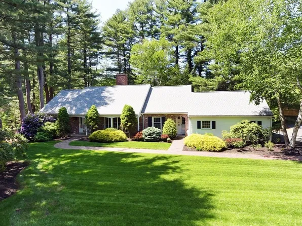 19 Smith Farm Trl, Lynnfield, MA 01940