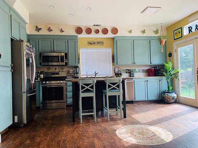 413 Brennan Pl — Photo 2