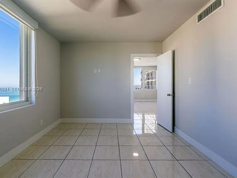 5401 Collins Avenue Cu #919 — Photo 12