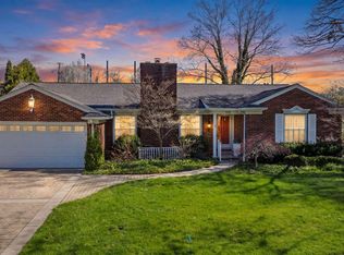 926 Hidden Ln, Grosse Pointe Woods, MI 48236