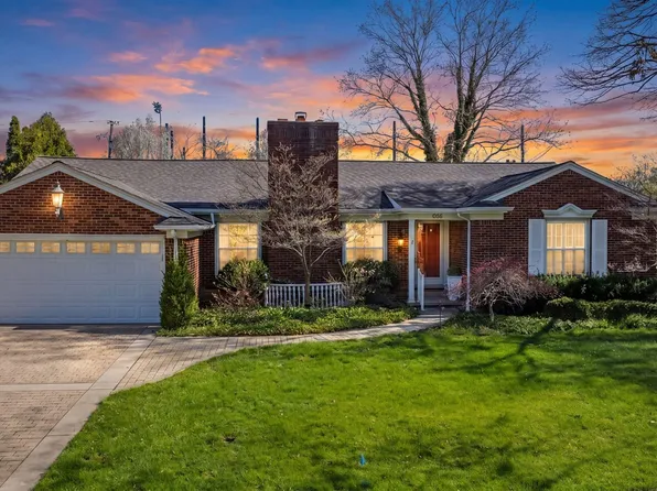 926 Hidden Ln, Grosse Pointe Woods, MI 48236