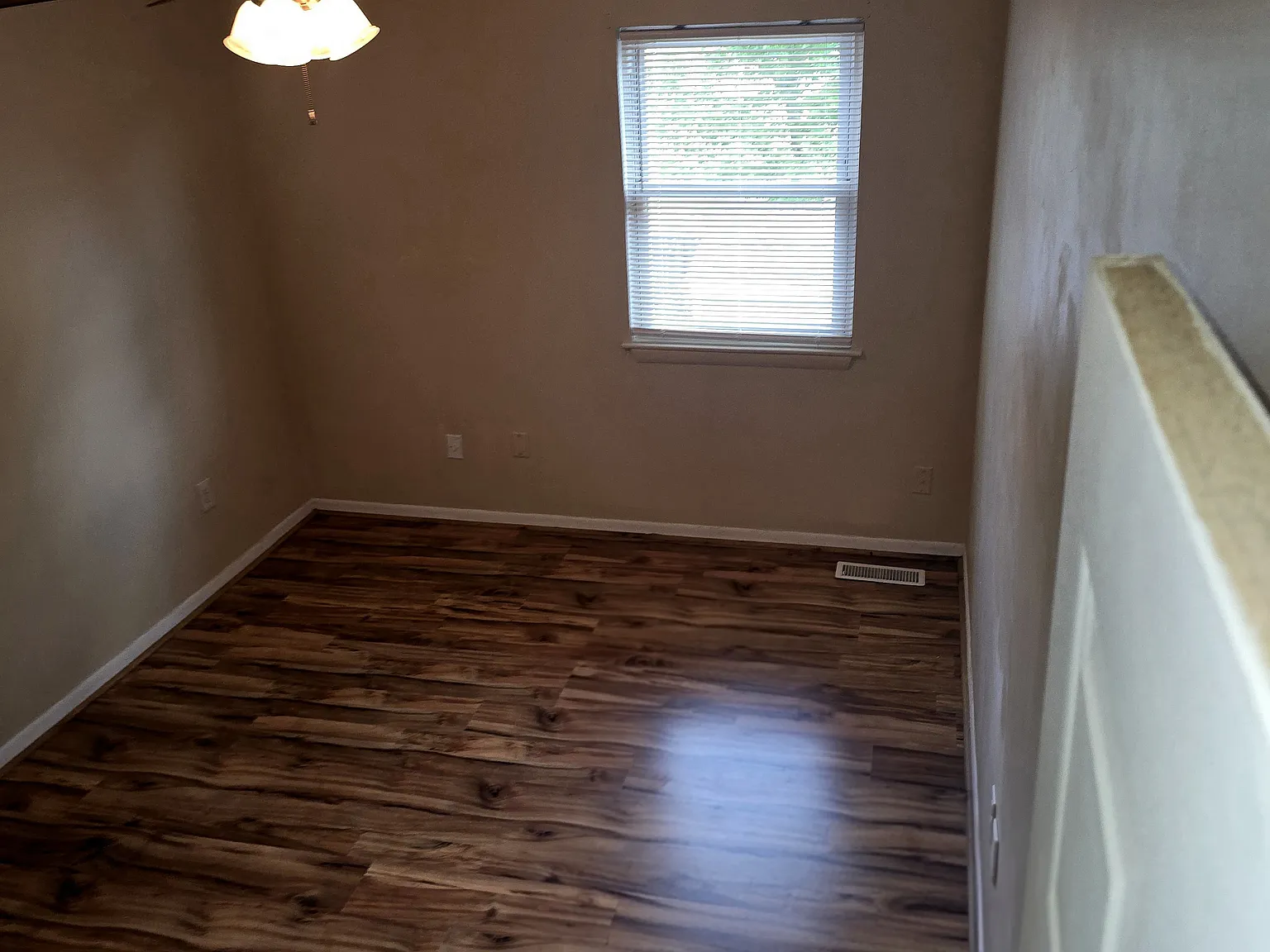 4 bed, 2.5 bath, 1794 sqft, $965 — Photo 2