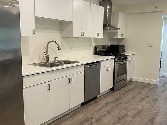 5th image of 130 Waterman St #2