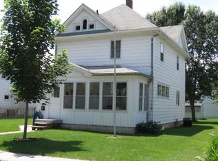 910 6th Ave, Belle Plaine, IA 52208