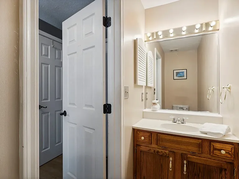 370 Bellpointe Cmns — Photo 7