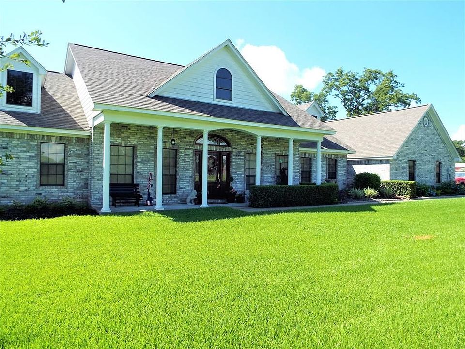 Front of house. Street view.