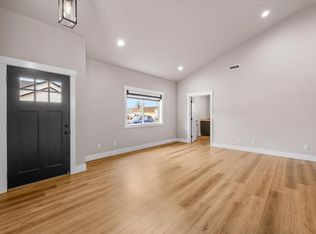 305 Moody Ln, Medford, OR 97501