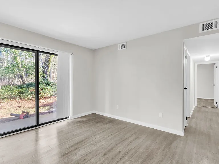 Country Creek Apartments — Photo 6