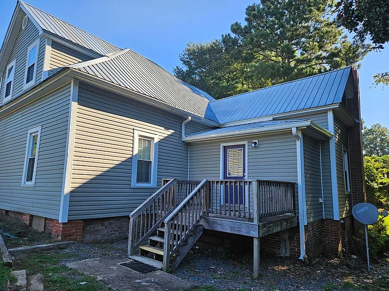 228 Charlotte Ave #B — Photo 2