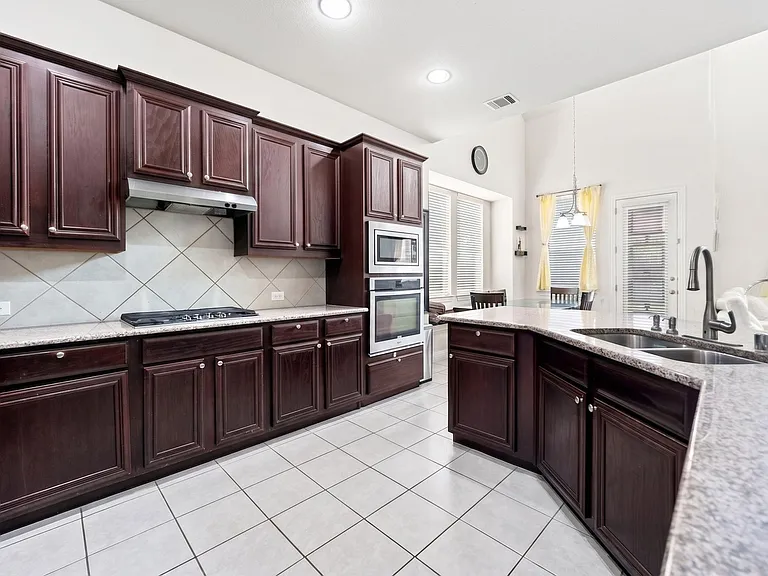 10323 Wedmore Dr — Photo 6