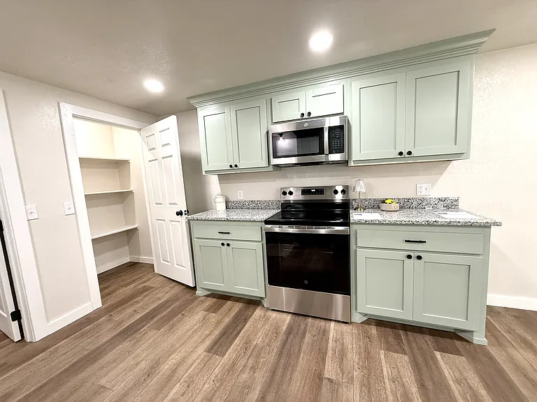723 Roff St NE — Photo 3