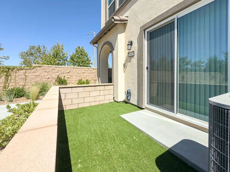 28076 Melrose Dr — Photo 13