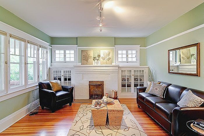 Living Room with fireplace