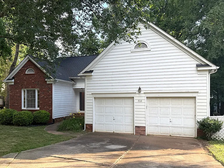 Front of 516 Tysons Forest Dr