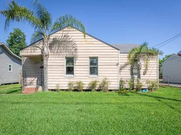 6977 39th St, Groves, TX 77619