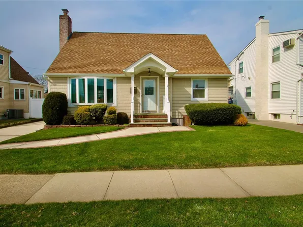831 Jerusalem Avenue, Merrick, NY 11566