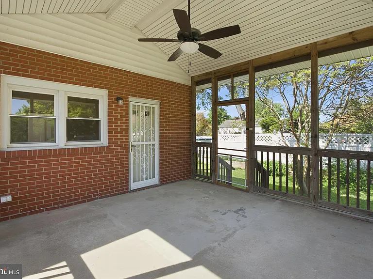 2301 Bayside Dr — Photo 32