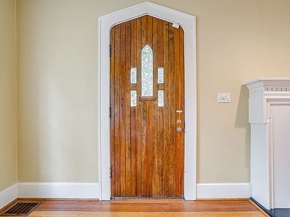 3rd image of 2606 Cockrell Ave