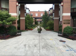 1225 W Cottage Pl, Chicago, IL 60607