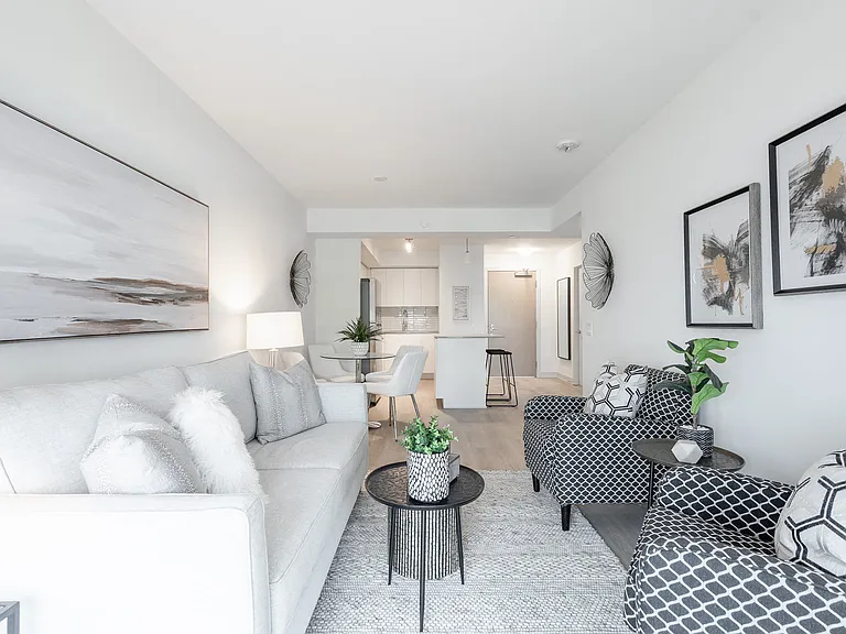 3385 Dundas St W — Photo 11