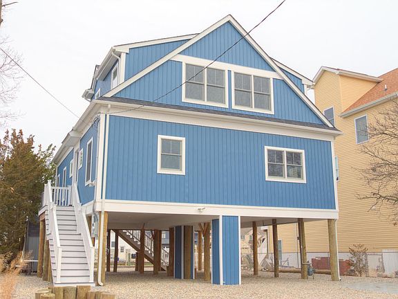 3rd image of 306 Maria Dr
