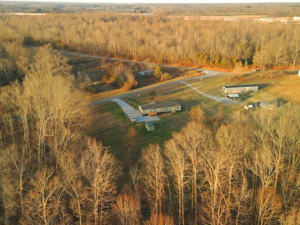 1392 Hawkersmith Rd, Tullahoma, TN 37388