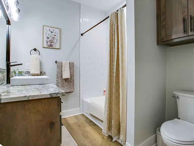 1045 Holiday Dr — Photo 17