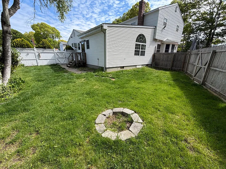 418 Erie St #2 — Photo 7
